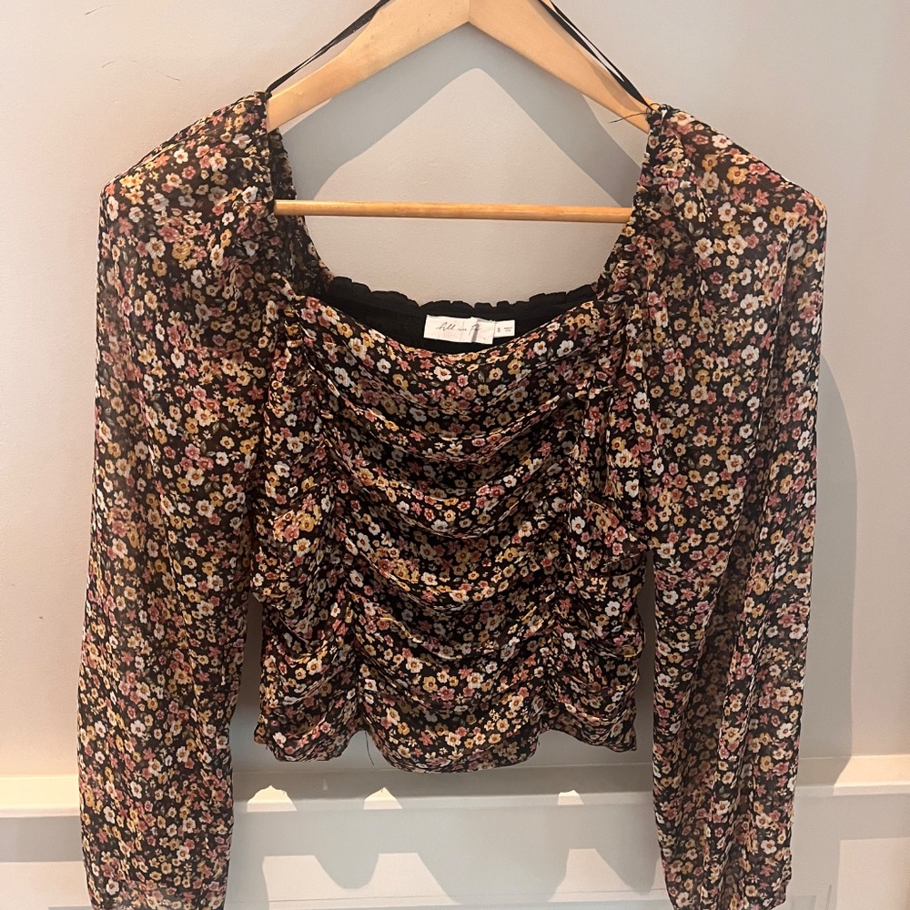 All in Favor Puff long Sleeve Floral top